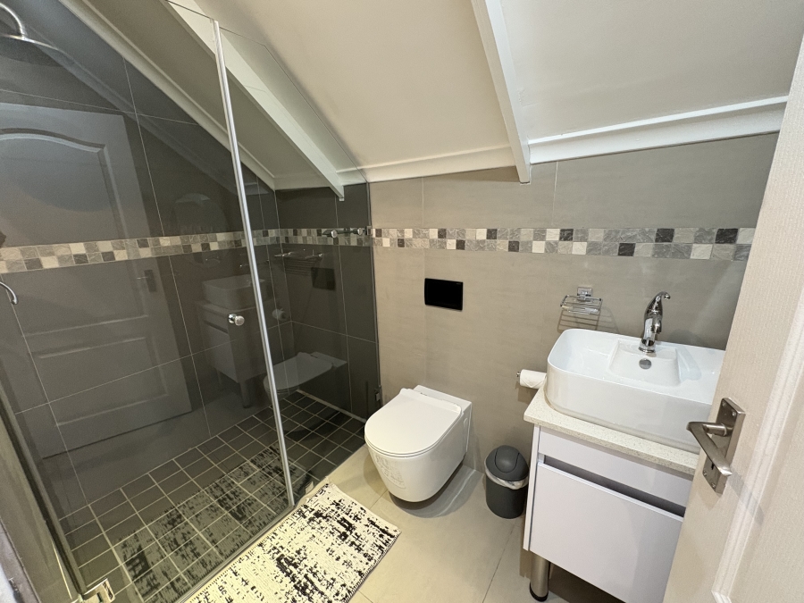 4 Bedroom Property for Sale in Grotto Bay Western Cape